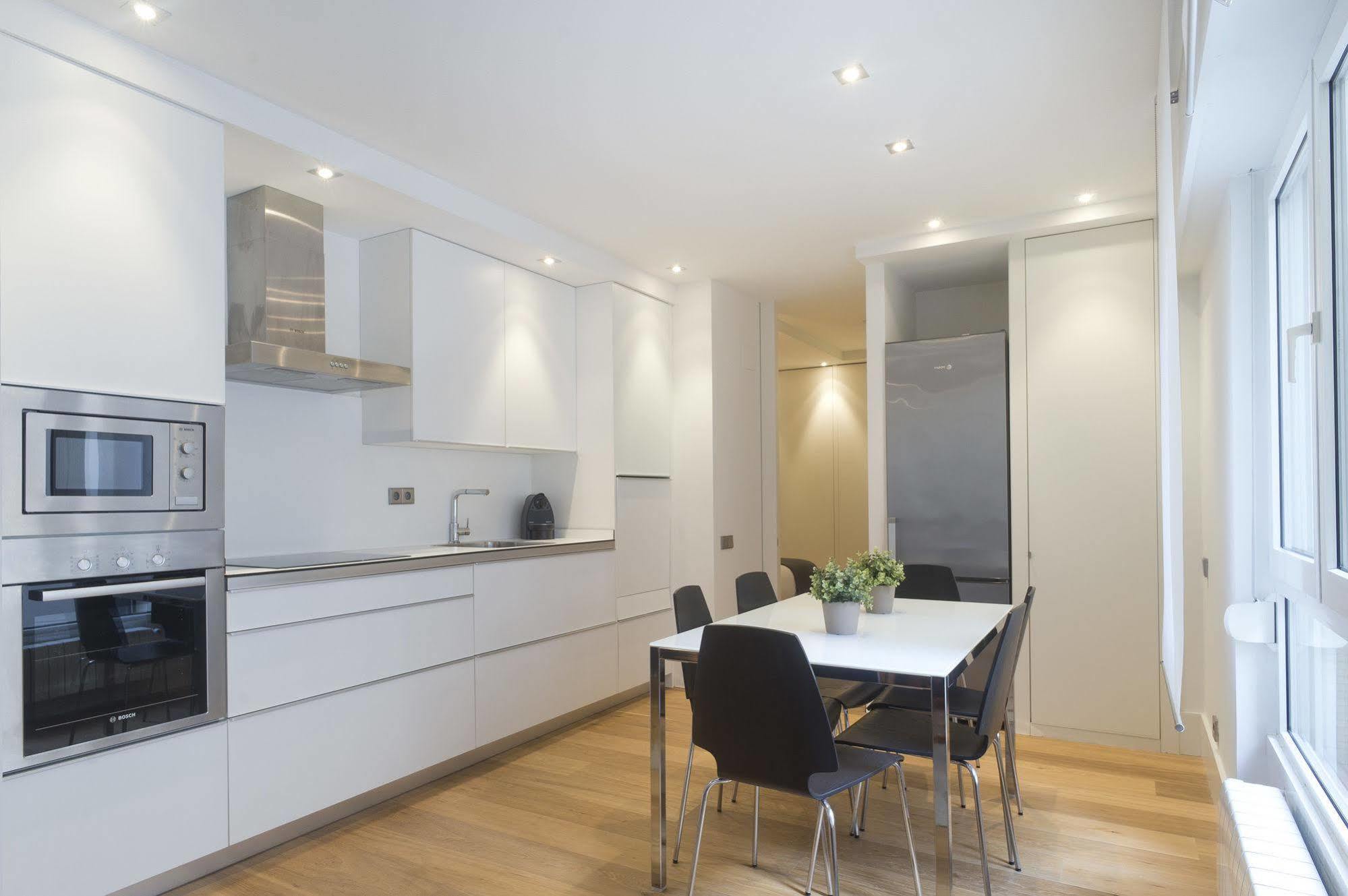 Avenida La Concha - Ib. Apartments San Sebastian Bagian luar foto