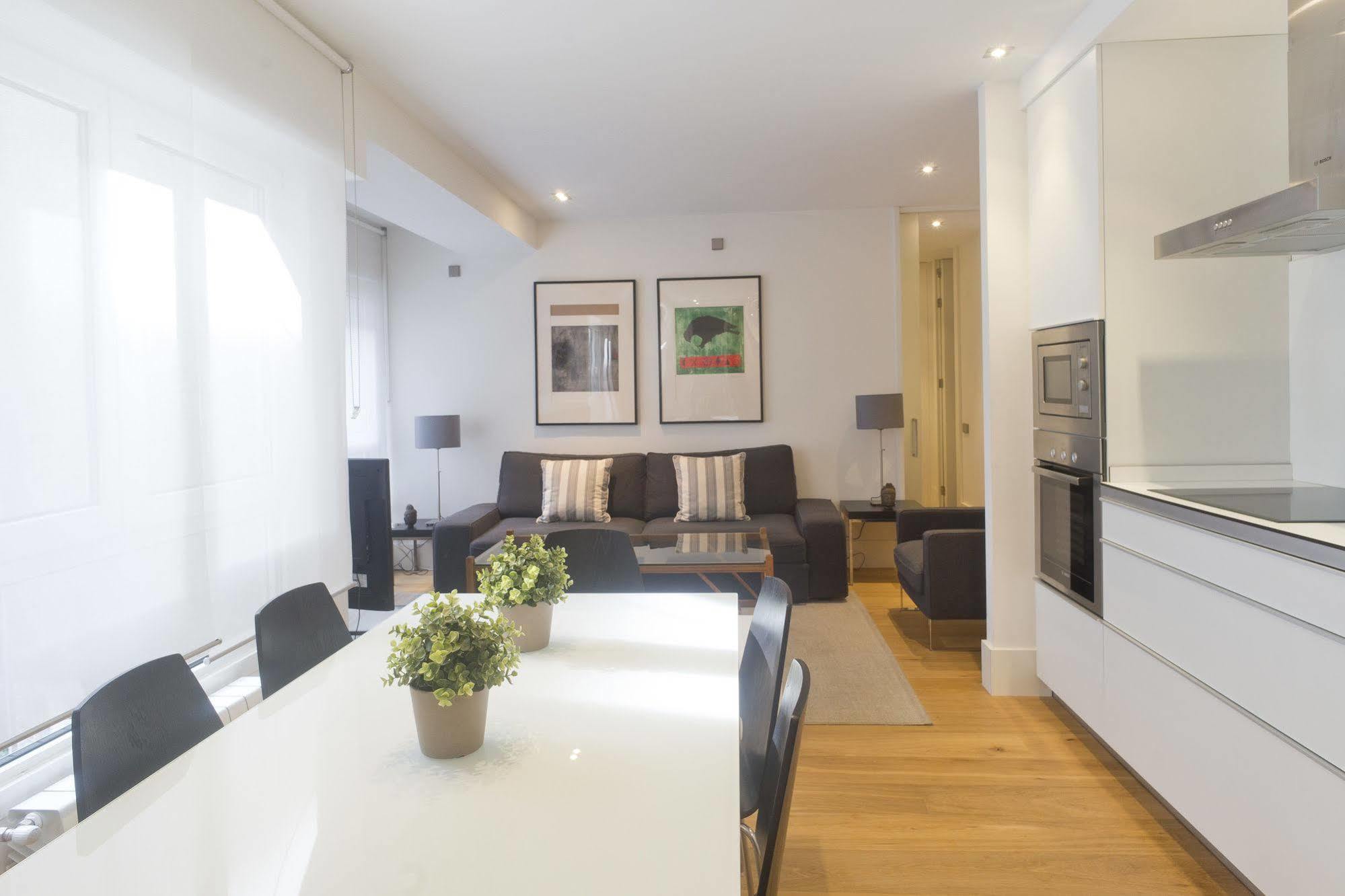 Avenida La Concha - Ib. Apartments San Sebastian Bagian luar foto